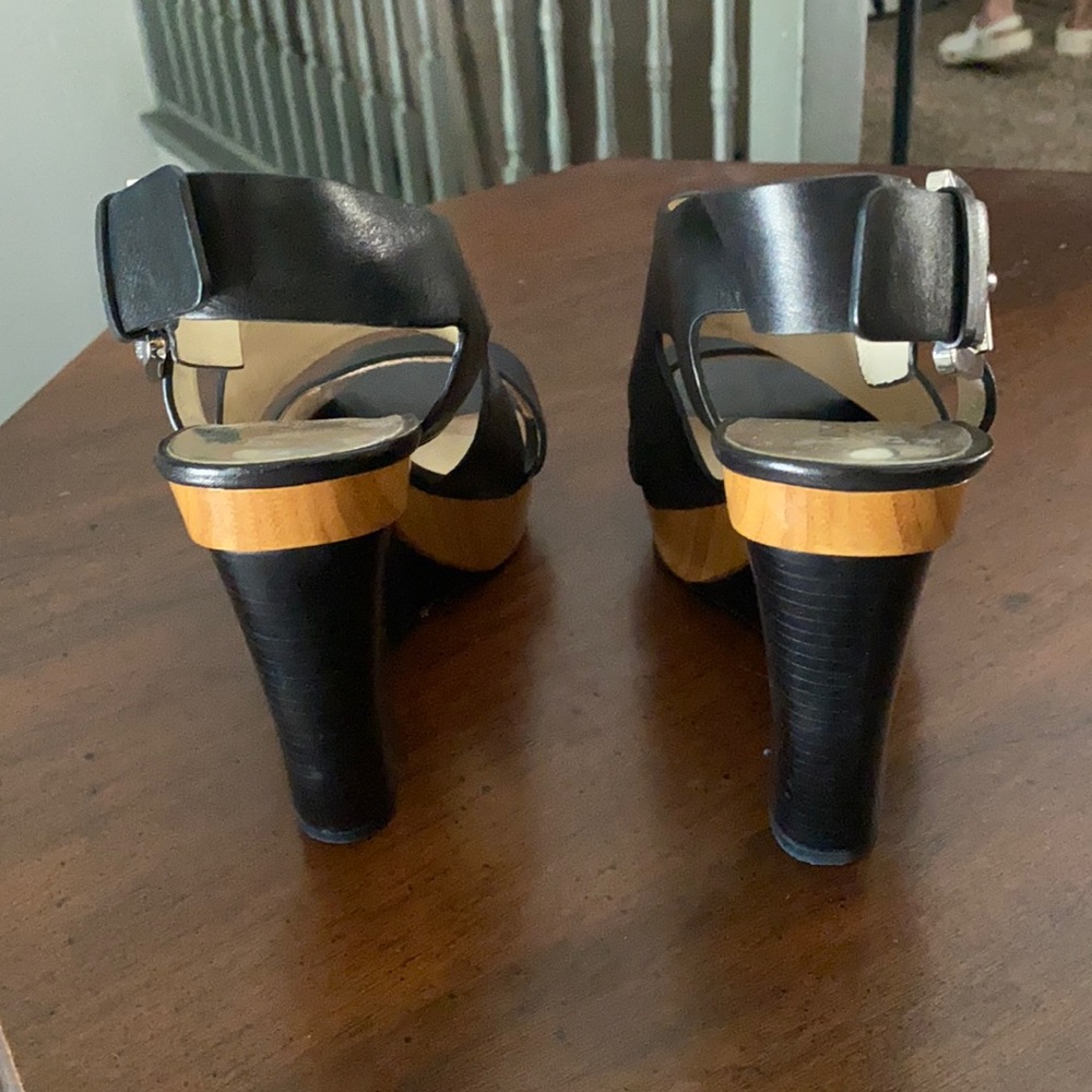 MICHAEL MICHAEL KORS BLACK LEATHER WEDGES 9M - Picture 3 of 7